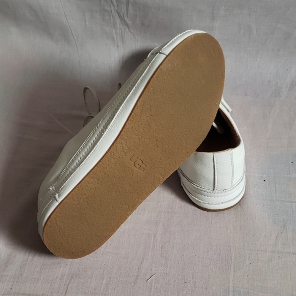 UGG Off White Shoes Size 9.5 M/W Leather Laces up - Picture 5 of 6